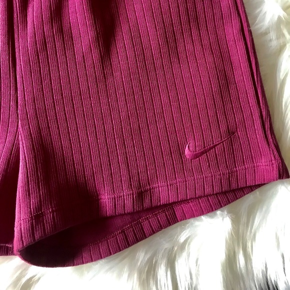 WOMENS NIKE SHORTS - Picture 9 of 10